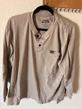 Wrangler Men's Long-Sleeve Henley in Beige